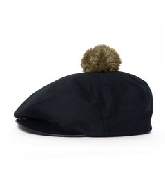 Stylová bekovka s bambulí Hupla černá light Stylová bekovka s bambulí Hupla černá light